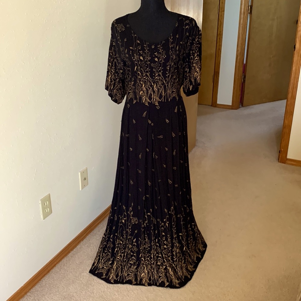Geeta one size black with gold embroiderer maxi dress